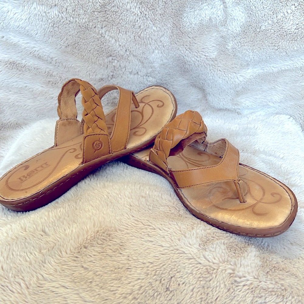 Born Hand Crafted tan leather women’s sandals sz 10M